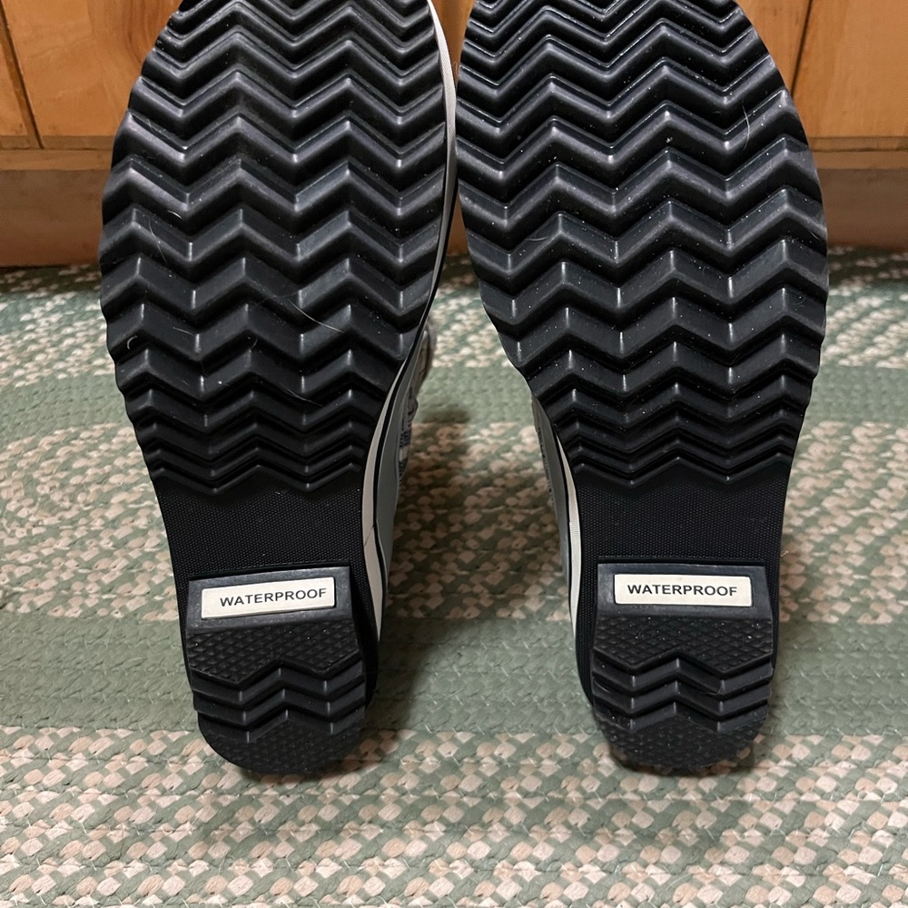 Sorel Women’s Tivoli Limestone Snow Boots - Picture 6 of 9